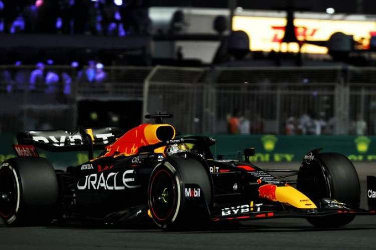 Verstappen-pole a szezon utolsó időmérőjén, Leclerc is az első sorban! 