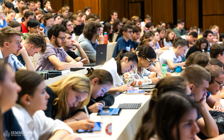 Felvételi 2025: tovább nőtt a Semmelweis Egyetemre jelentkezők száma