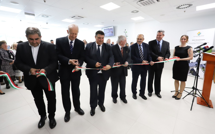 Új onkológiai központot adtak át a Nógrád Vármegyei Szent Lázár Kórházban szerdán.
