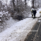 A havazás miatt kidőlt fák és frontális ütközés