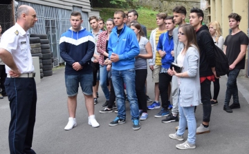 Tanulók a Nógrád Megyei Rendőr-főkapitányságon