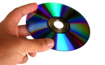 Négyezer hamis DVD-t foglaltak le Szentén