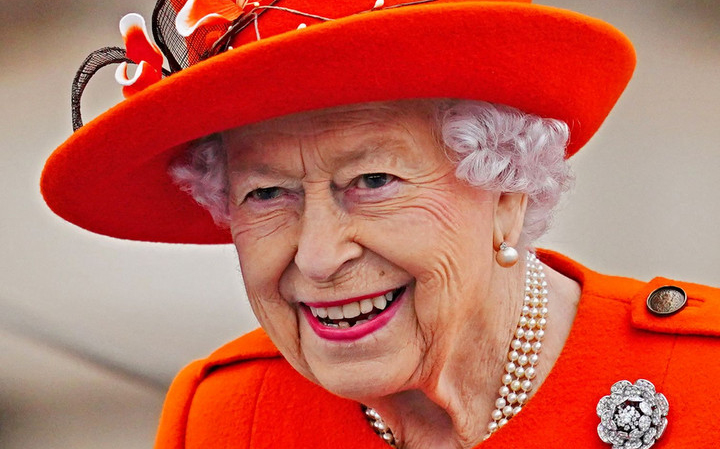 Kilenc évre ítéltek egy számszeríjas betörőt, aki II. Erzsébet királynő meggyilkolására készült.