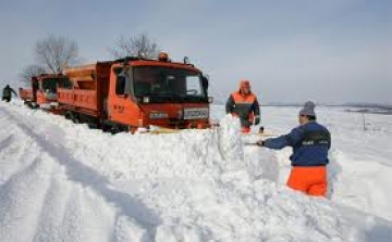 Havazás - Zalában településeket zárt el a hó és tűzoltókocsi is elakadt