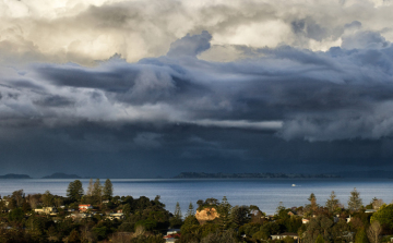 Egy-egy zápor előfordulhat.