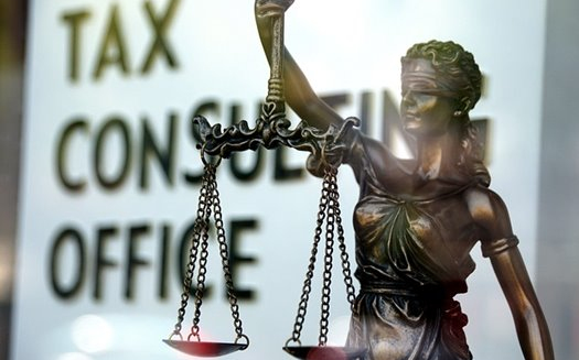 Több mint másfél milliárd forint áfát csalt el egy italokat forgalmazó bűnözői csoport.