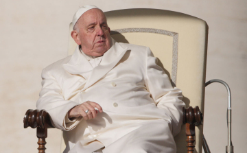 Vatikán: Ferenc pápa jobban van.
