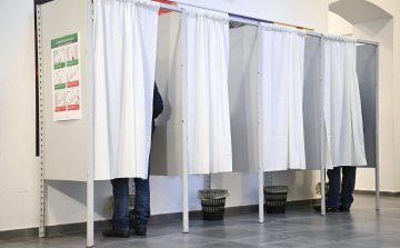Voks 24 - Megnyitottak a szavazókörök.