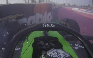 Nagy baleset a szaúdi FP3-on, Verstappen az élen Leclerc előtt.