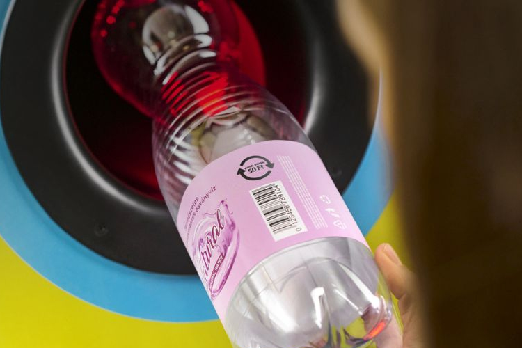 A kormány jogszabályt módosítana, változhat a palackvisszaváltás díja