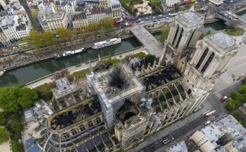 Elismerték a munkások, hogy cigiztek a Notre-Dame tüze előtt
