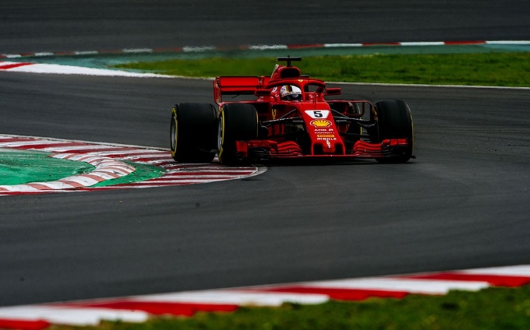Kínai Nagydíj - Vettel rajtol az élről, Hamilton csak negyedik