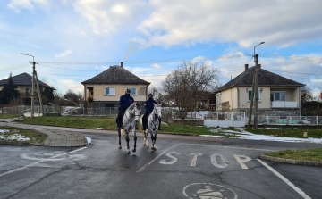 Idén is vigyáznak a lovas és kutyás rendőrök a rendre Nógrád megyében