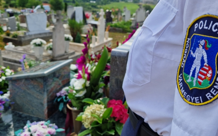 Megemlékezés és emlékérem átadás.