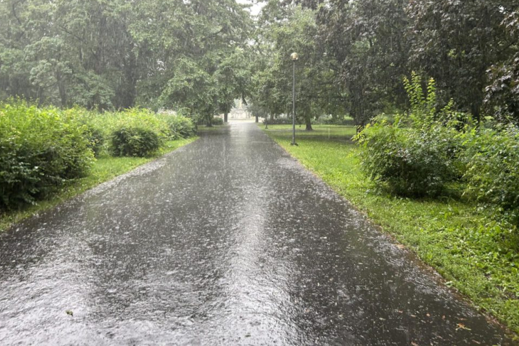 Helyenként zápor kialakulhat.