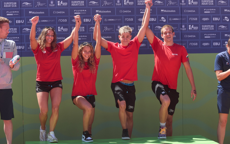 Vizes Eb - Aranyérmes a magyar nyíltvízi váltó.