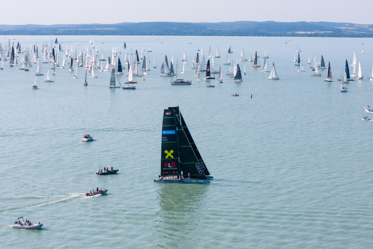 Kékszalag - Elrajtolt a mezőny Balatonfüredről.