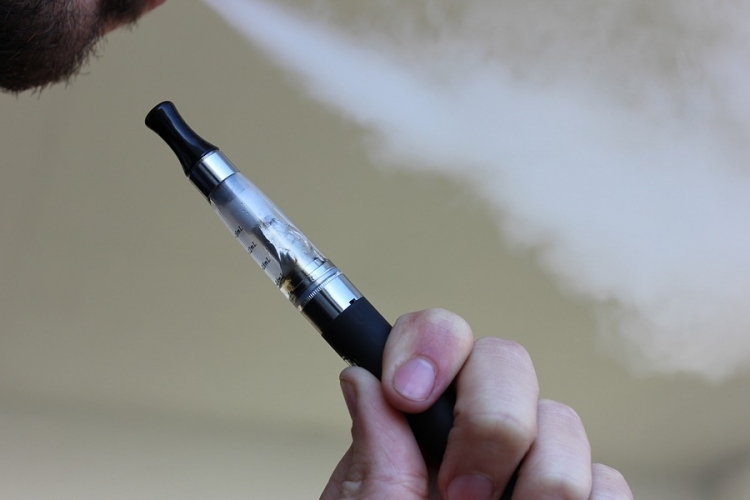 Kardiológusok feltárták az e-cigaretta károsító hatásait
