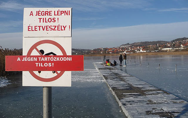 Életveszélyes a Balaton jegén tartózkodni!!!