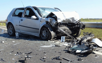 Közúti közlekedési balesetekben meghaltak száma Magyarországon.