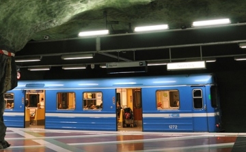 Meghalt egy metró alá került ember a Nyugati téri állomáson