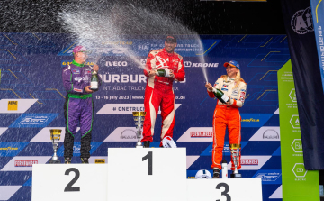 Kamion Eb - Kiss Norbert nagy győzelmet aratott az esőben a Nürburgringen.