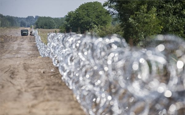 Illegális bevándorlás - Több mint háromszáz határsértőt fogtak el a hétvégén